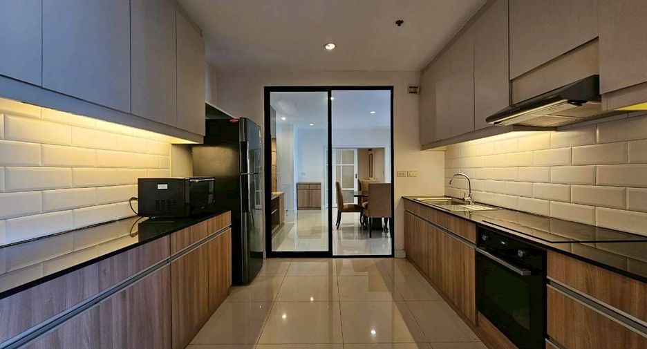 For rent 3 bedrooms condo in Watthana, Bangkok