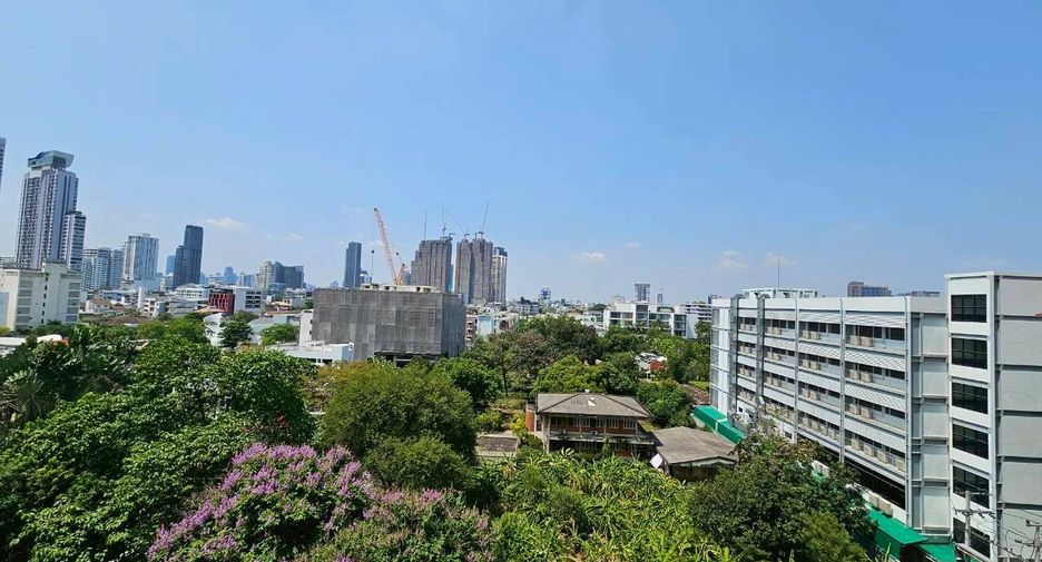 For rent 3 bedrooms condo in Watthana, Bangkok