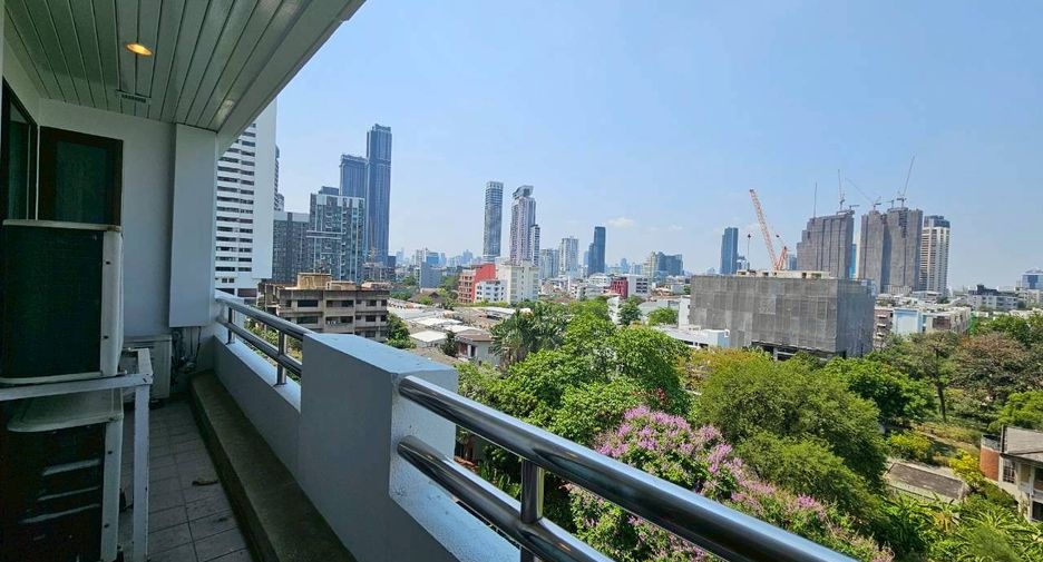 For rent 3 bedrooms condo in Watthana, Bangkok