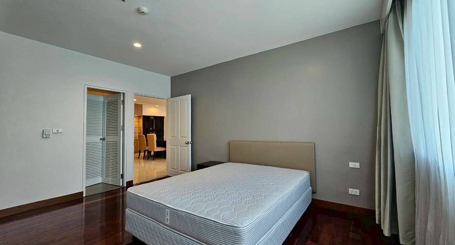 For rent 3 bedrooms condo in Watthana, Bangkok