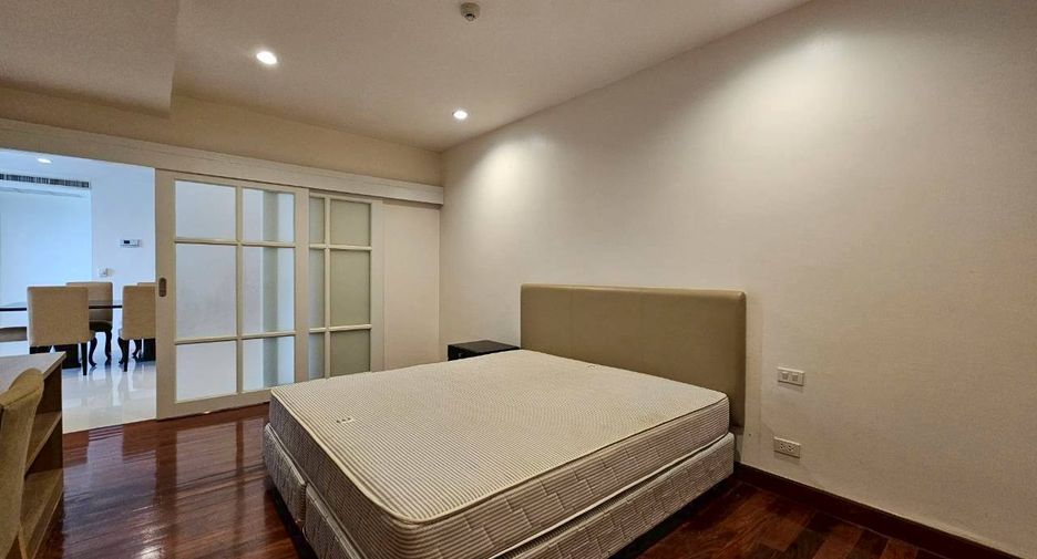 For rent 3 bedrooms condo in Watthana, Bangkok