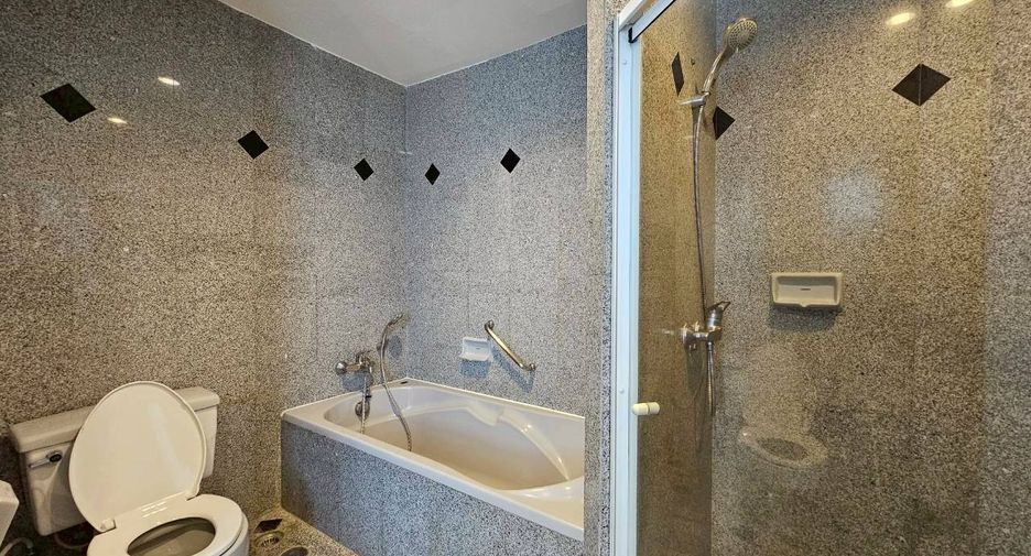 For rent 3 bedrooms condo in Watthana, Bangkok