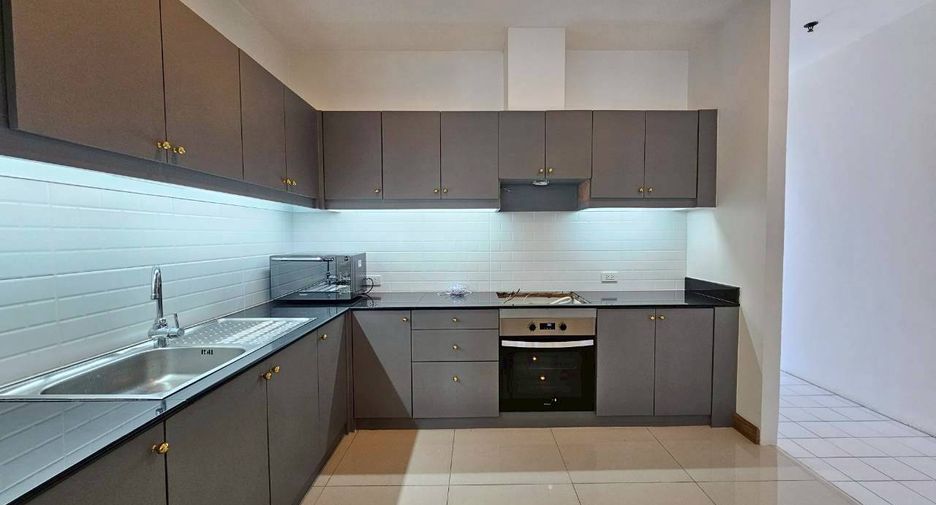 Condo en alquiler de 3 habitaciones en Watthana, Bangkok