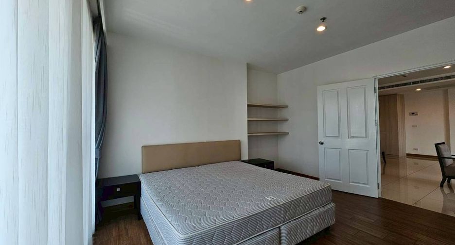 Condo en alquiler de 3 habitaciones en Watthana, Bangkok