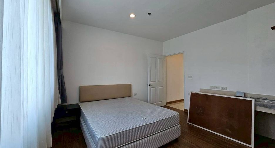 Condo en alquiler de 3 habitaciones en Watthana, Bangkok