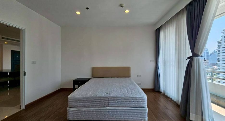 Condo en alquiler de 3 habitaciones en Watthana, Bangkok