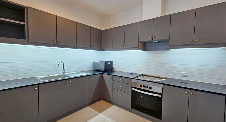 Condo en alquiler de 3 habitaciones en Watthana, Bangkok