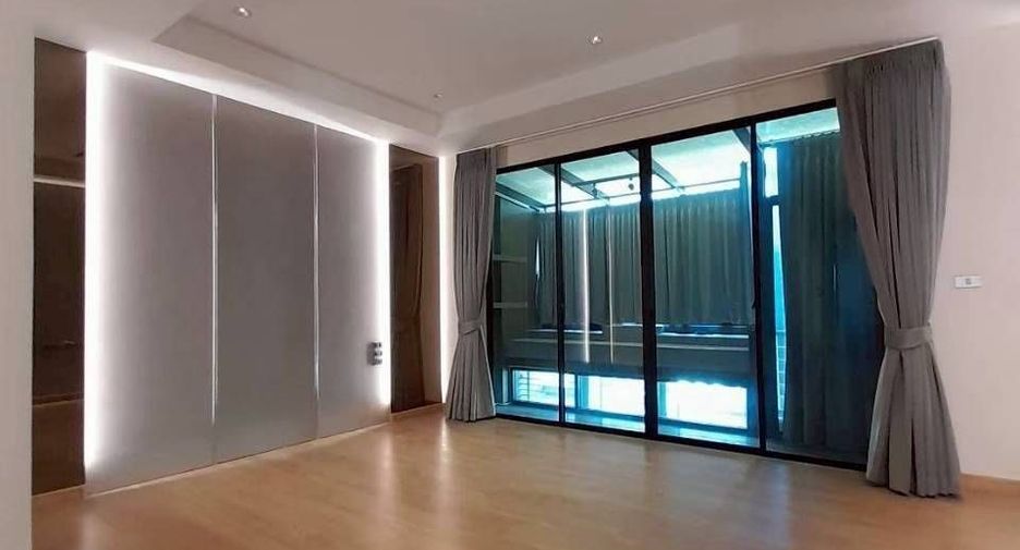 Reihenhaus zur Miete mit 3 Zimmer in Khlong Toei, Bangkok