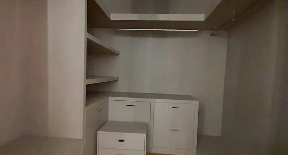 Reihenhaus zur Miete mit 3 Zimmer in Khlong Toei, Bangkok
