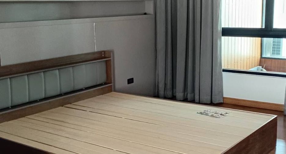 Reihenhaus zur Miete mit 3 Zimmer in Khlong Toei, Bangkok