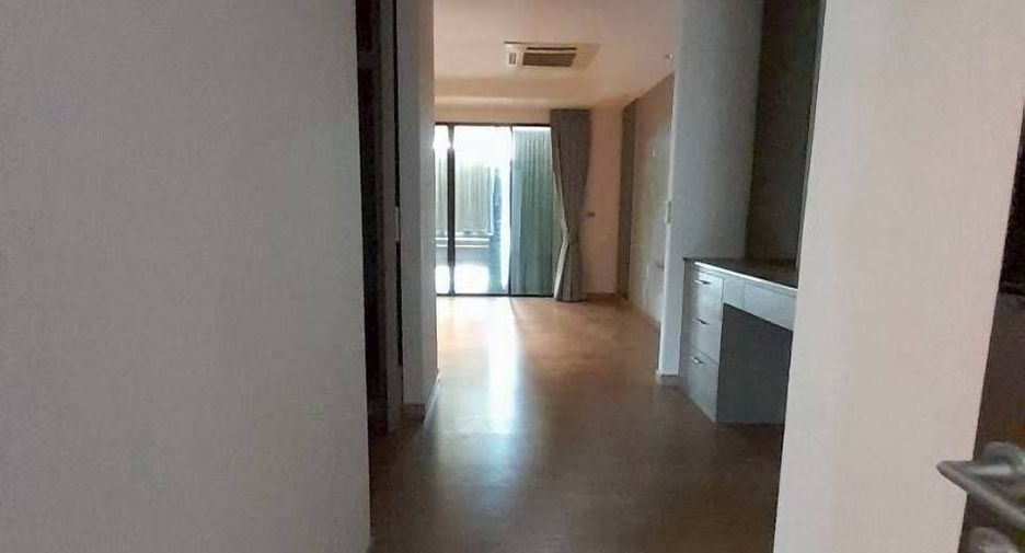 Reihenhaus zur Miete mit 3 Zimmer in Khlong Toei, Bangkok