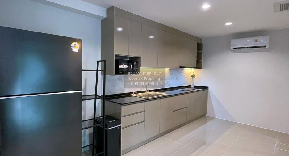 For rent 3 bedrooms townhouse in Bang Phli, Samut Prakan