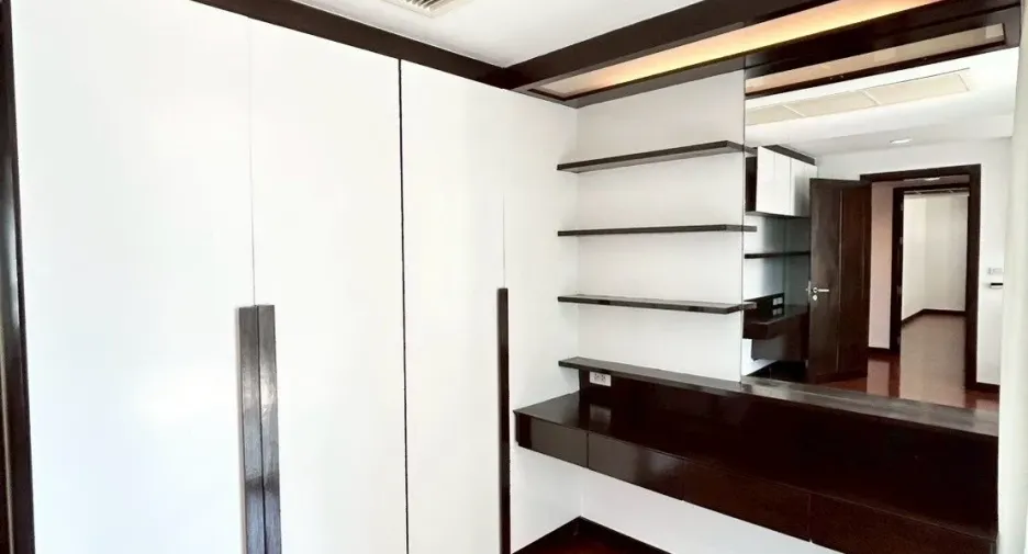 For rent 2 bedrooms apartment in Watthana, Bangkok
