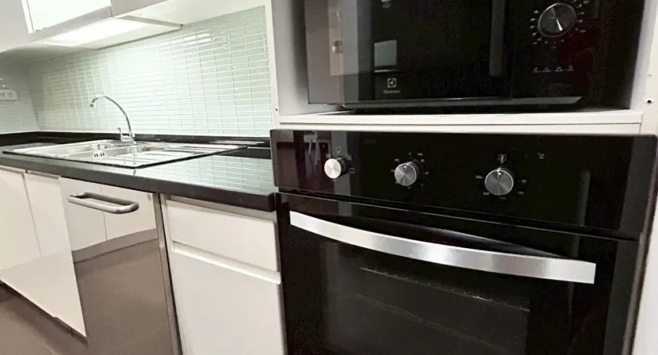 For rent 2 bedrooms apartment in Watthana, Bangkok