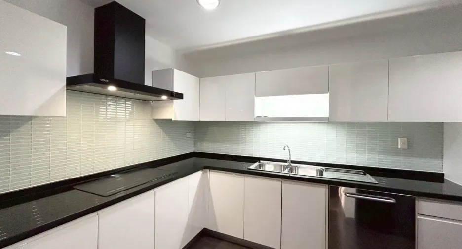For rent 2 bedrooms apartment in Watthana, Bangkok