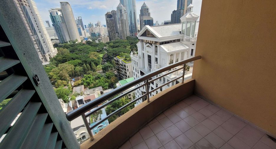For rent 2 bedrooms condo in Pathum Wan, Bangkok