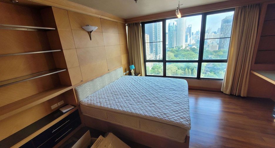 For rent 2 bedrooms condo in Pathum Wan, Bangkok