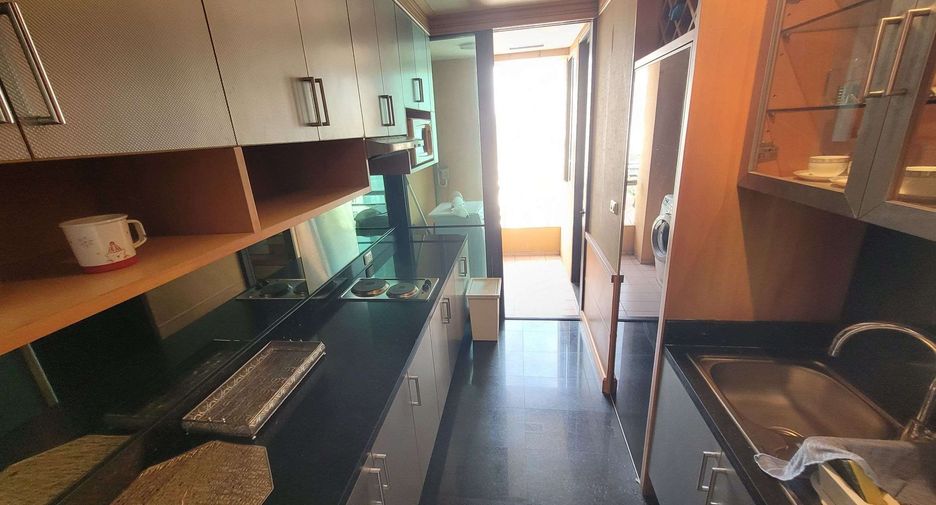 For rent 2 bedrooms condo in Pathum Wan, Bangkok