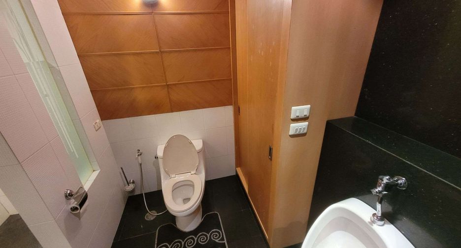 For rent 2 bedrooms condo in Pathum Wan, Bangkok