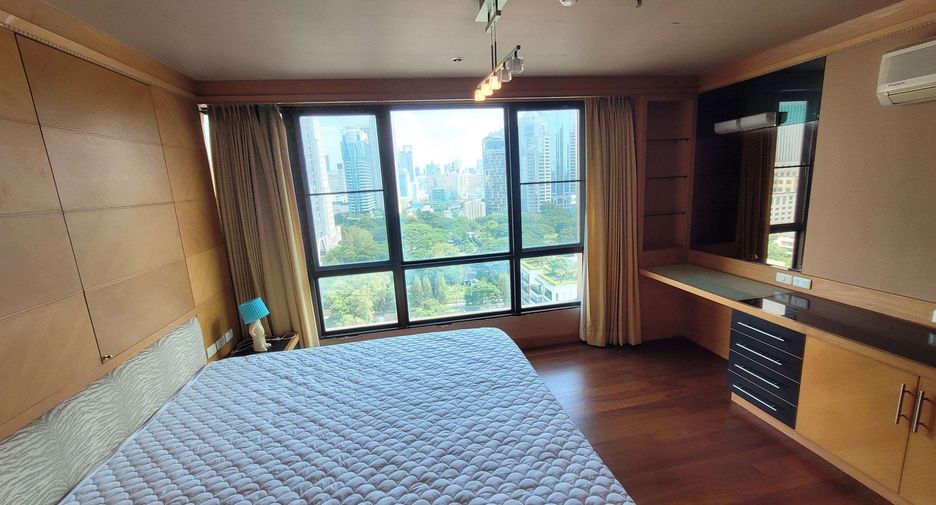 For rent 2 bedrooms condo in Pathum Wan, Bangkok