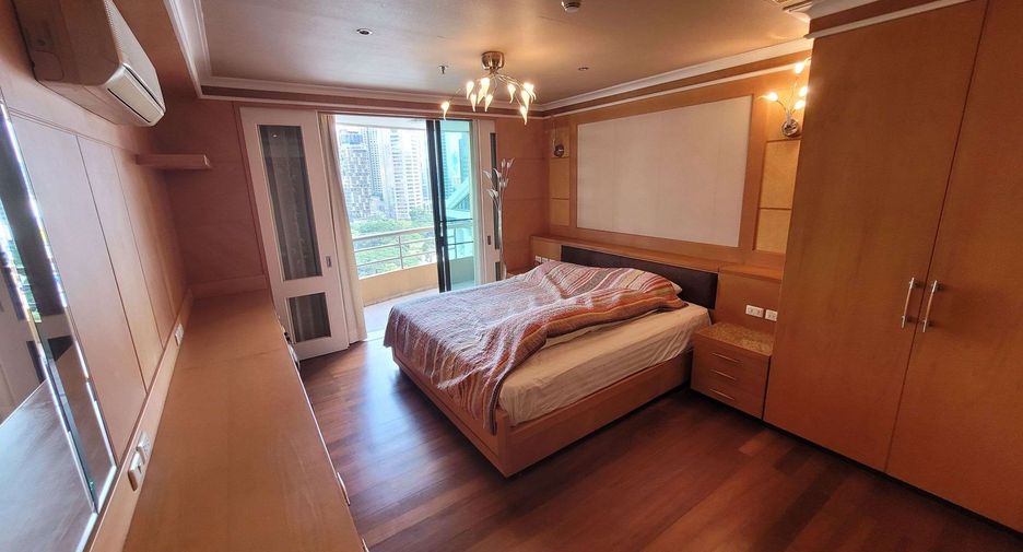 For rent 2 bedrooms condo in Pathum Wan, Bangkok