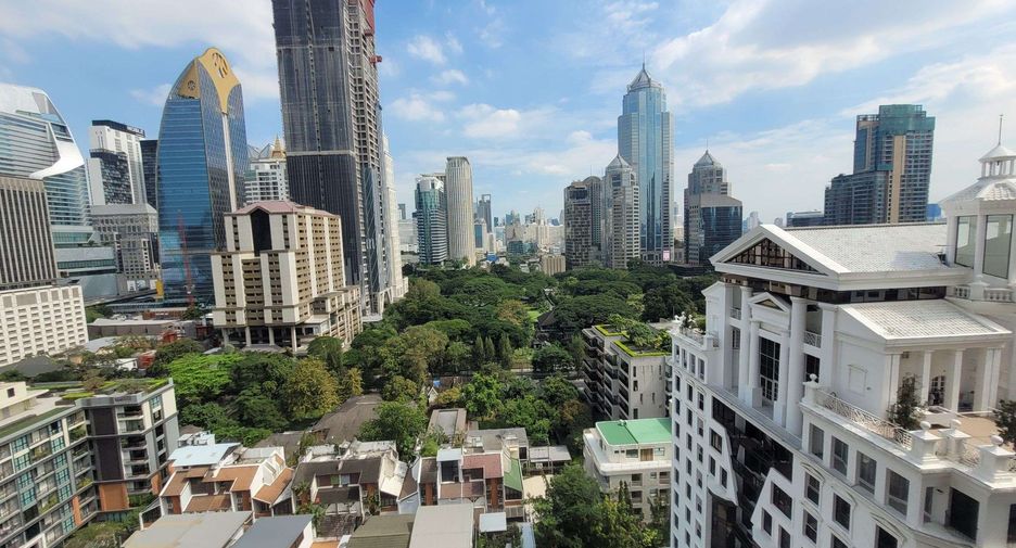 For rent 2 bedrooms condo in Pathum Wan, Bangkok