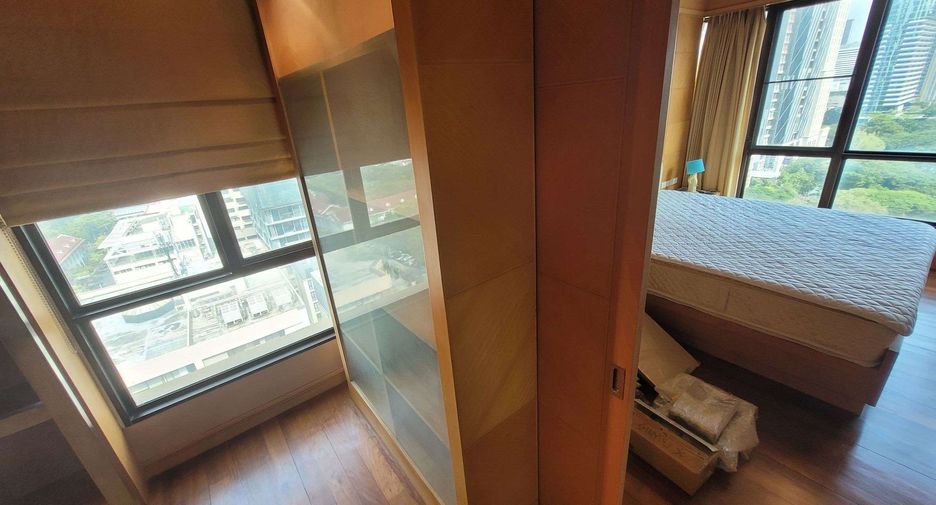 For rent 2 bedrooms condo in Pathum Wan, Bangkok