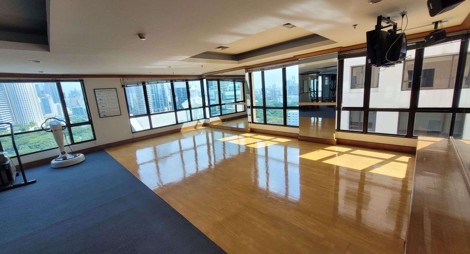For rent 2 bedrooms condo in Pathum Wan, Bangkok
