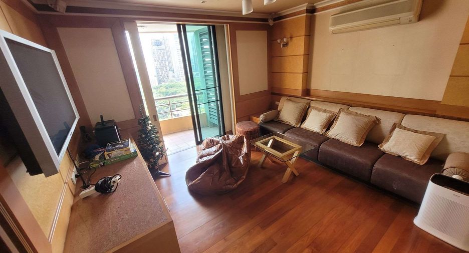 For rent 2 bedrooms condo in Pathum Wan, Bangkok