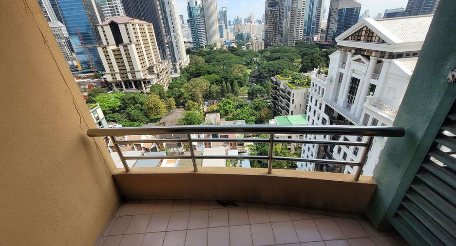 For rent 2 bedrooms condo in Pathum Wan, Bangkok