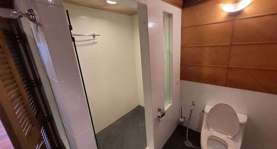 For rent 2 bedrooms condo in Pathum Wan, Bangkok