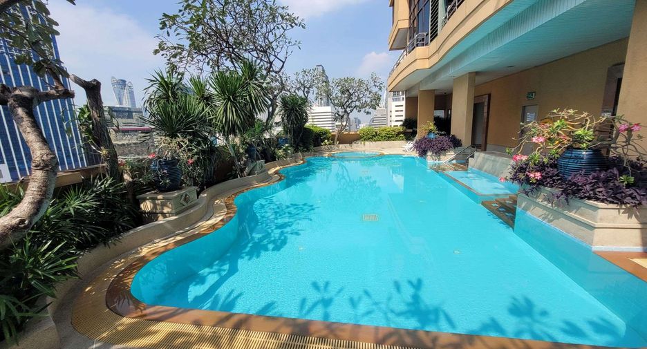 For rent 2 bedrooms condo in Pathum Wan, Bangkok