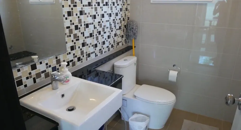 For sale 4 bedrooms house in Mueang Chiang Mai, Chiang Mai