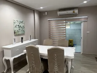 出租 3 卧室 联排别墅 在 Phasi Charoen, 曼谷