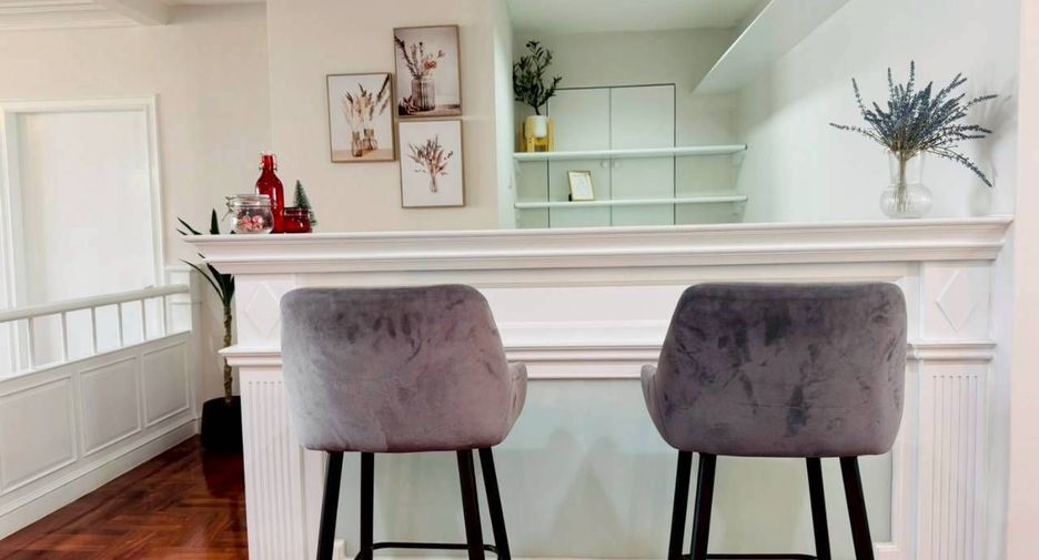 For rent 4 bedrooms condo in Watthana, Bangkok