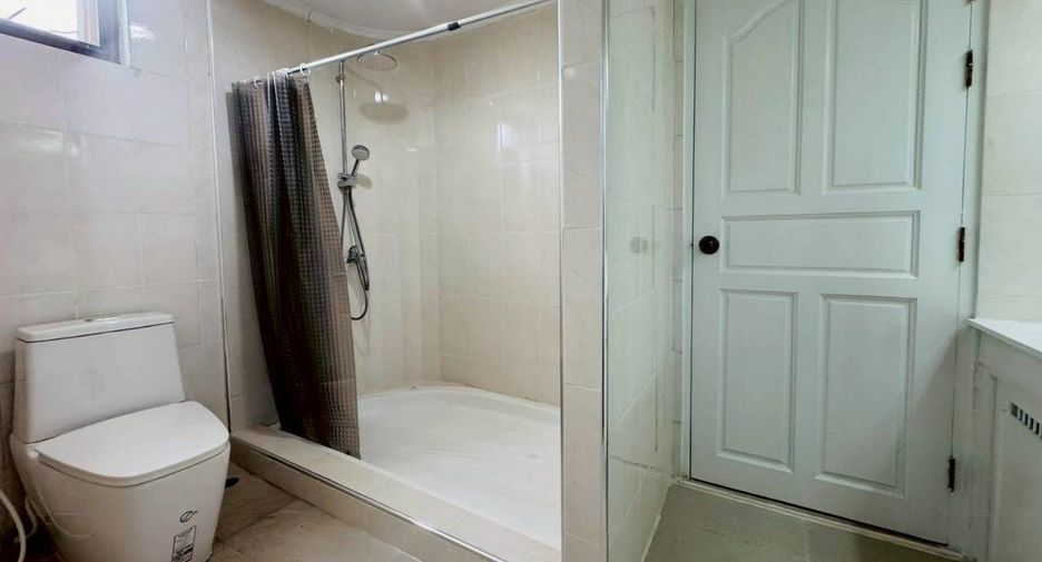 For rent 4 bedrooms condo in Watthana, Bangkok