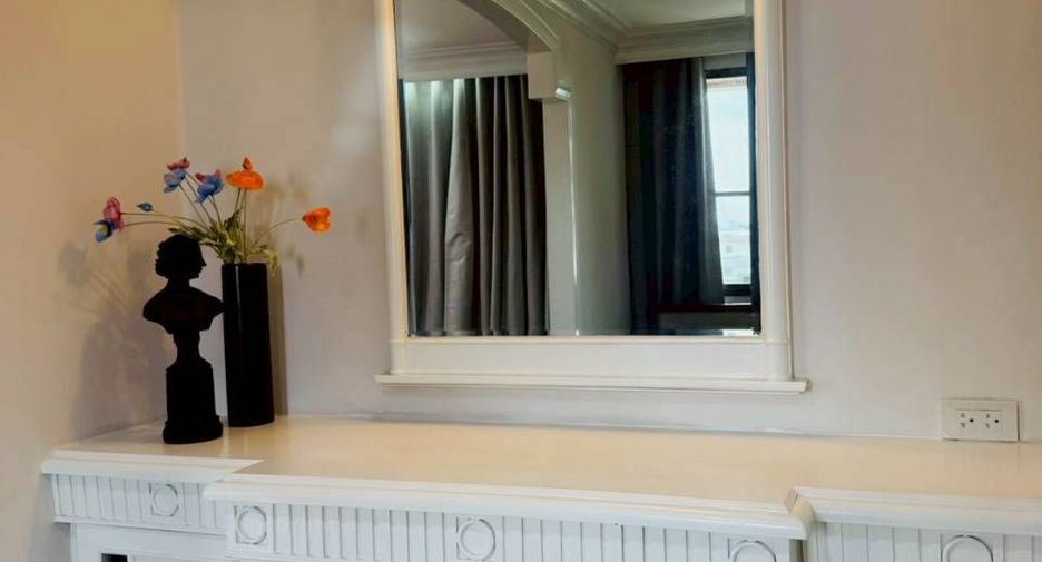 For rent 4 bedrooms condo in Watthana, Bangkok