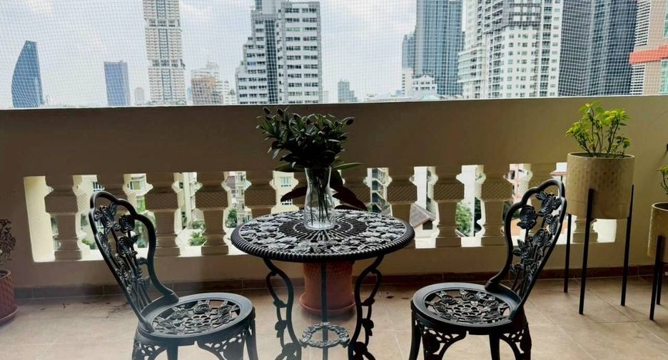 For rent 4 bedrooms condo in Watthana, Bangkok