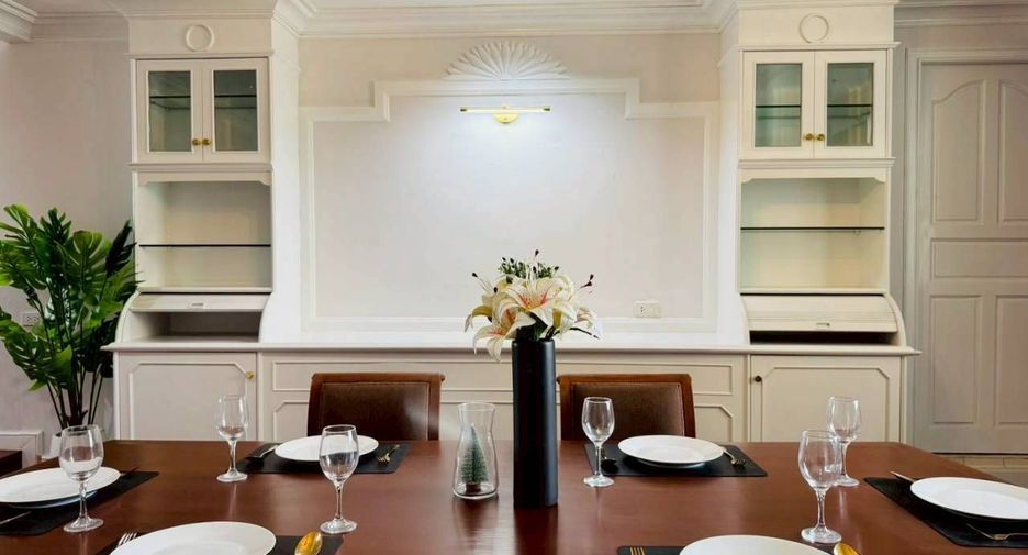 For rent 4 bedrooms condo in Watthana, Bangkok