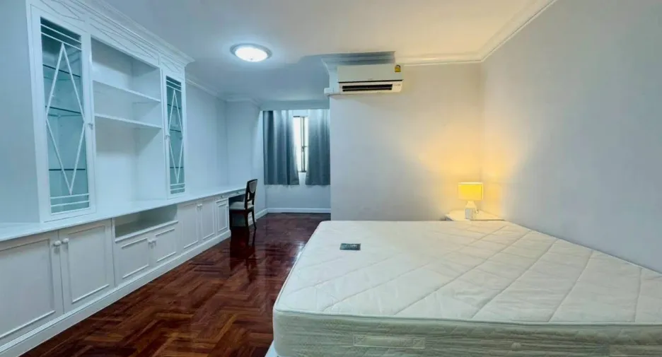For rent 4 bedrooms condo in Watthana, Bangkok