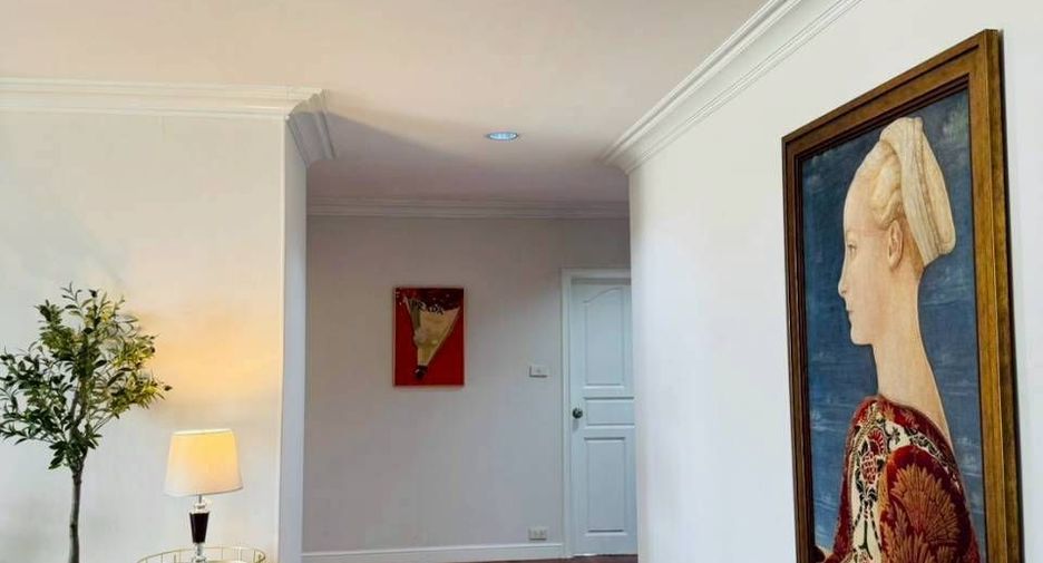 For rent 4 bedrooms condo in Watthana, Bangkok