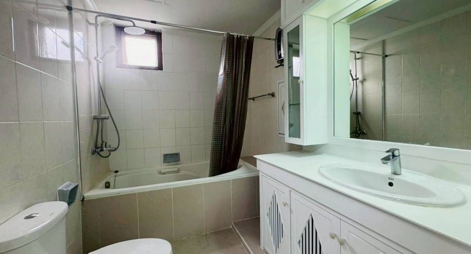 For rent 4 bedrooms condo in Watthana, Bangkok