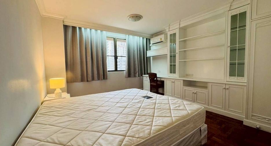 For rent 4 bedrooms condo in Watthana, Bangkok