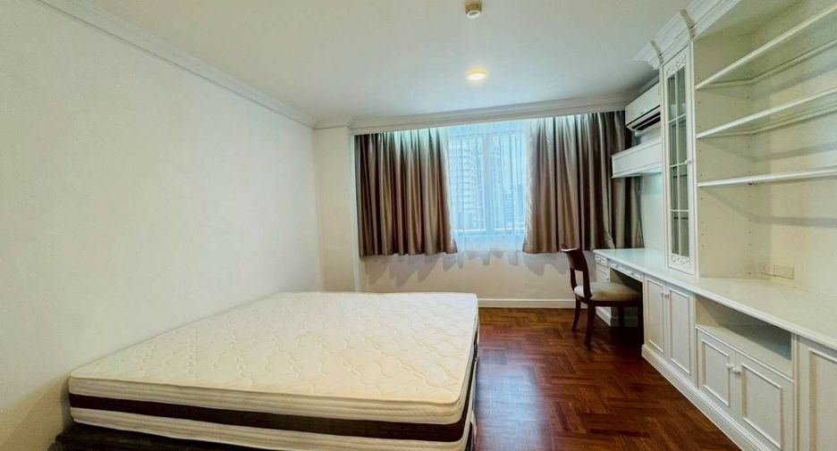 For rent 4 bedrooms condo in Watthana, Bangkok