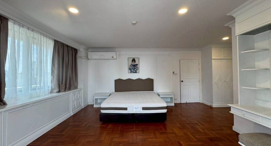 For rent 4 bedrooms condo in Watthana, Bangkok