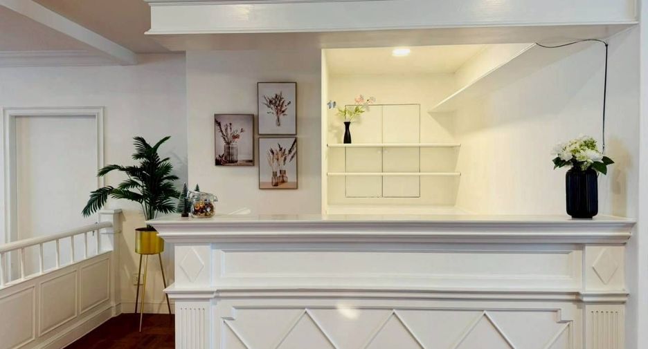 For rent 4 bedrooms condo in Watthana, Bangkok