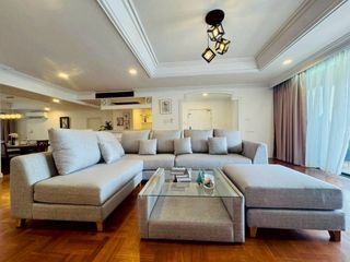 For rent 4 bedrooms condo in Watthana, Bangkok