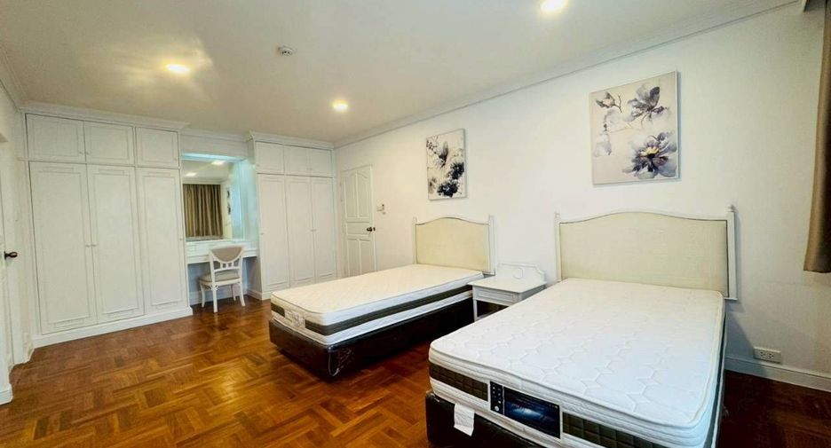 For rent 4 bedrooms condo in Watthana, Bangkok