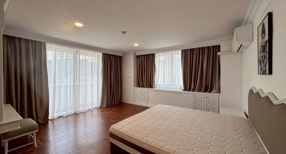 For rent 4 bedrooms condo in Watthana, Bangkok