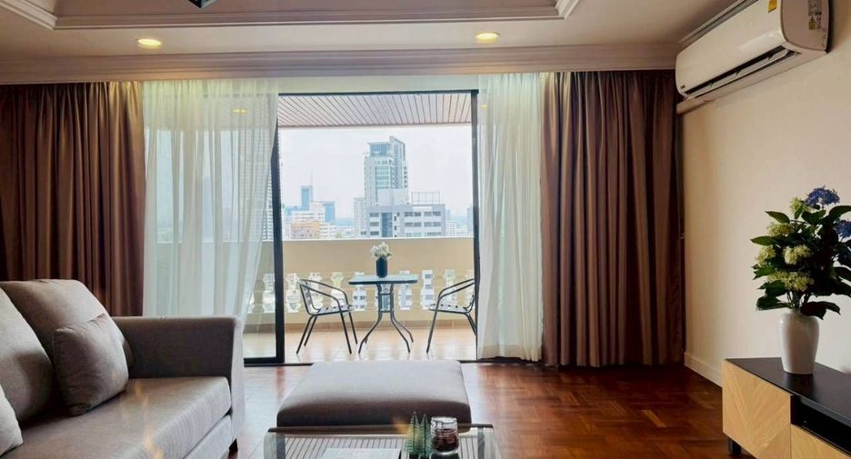 For rent 4 bedrooms condo in Watthana, Bangkok